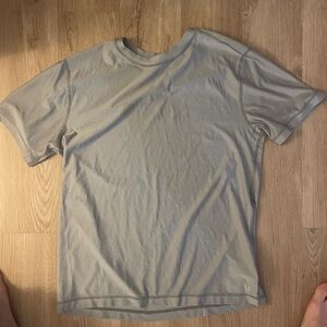 Vuori Gray Men’s Tee. Size Large.